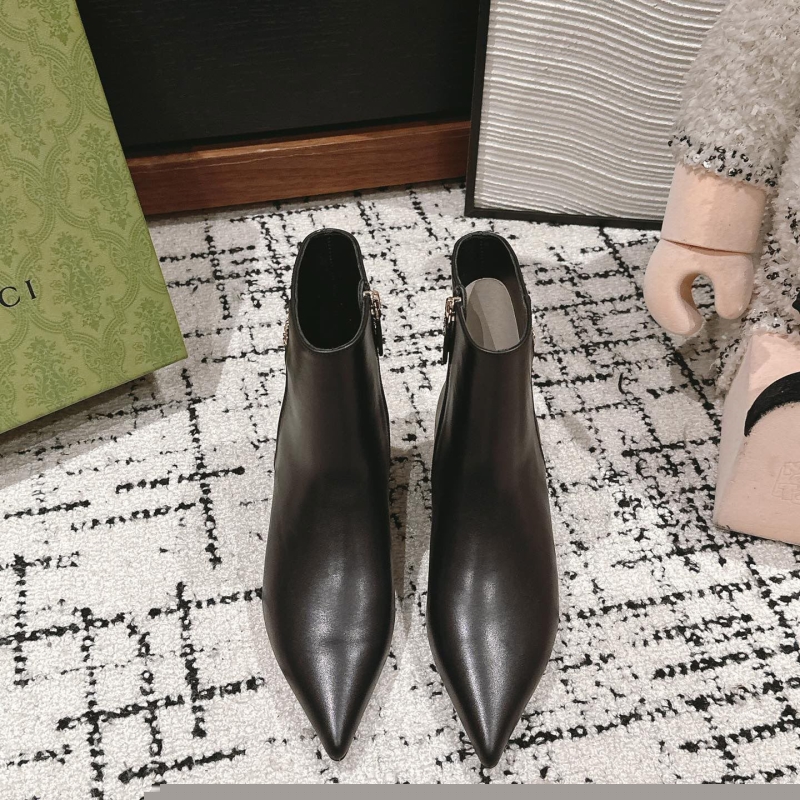 G*u*i boots